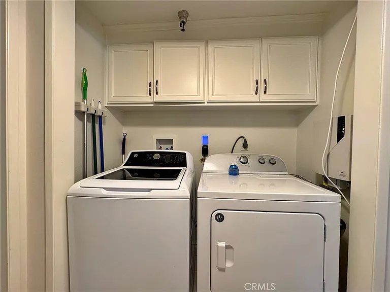 230 S Catalina Ave #203 — Photo 25