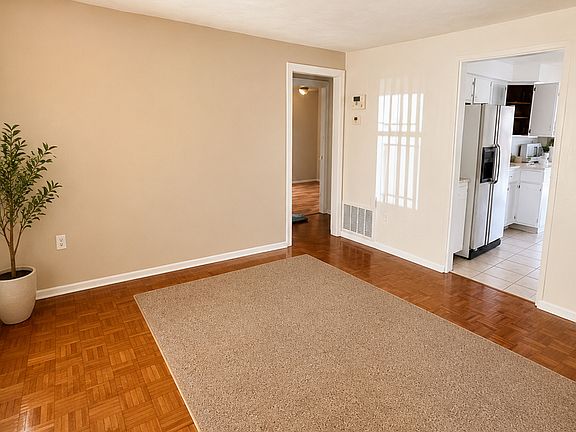 4th image of 2326 Rhode Island St