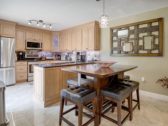 4th image of 803 8th Ln #803