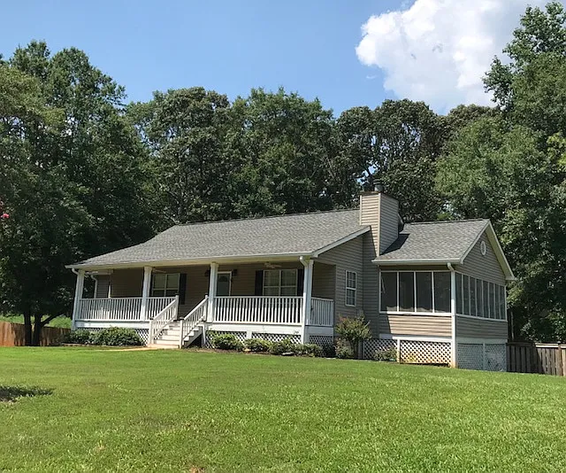 4 bed, 2400 sqft, $2,550 — Photo 2