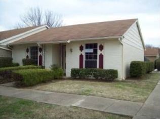 1 E Townhouse Ln, Grand Prairie, TX 75052