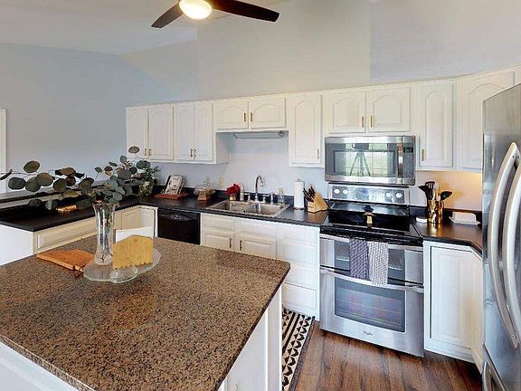 4th image of 1054 E Brentwood Dr