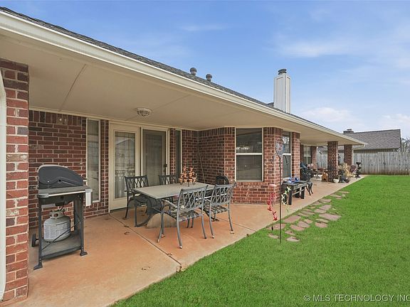 3rd image of 10513 Admiral Dr