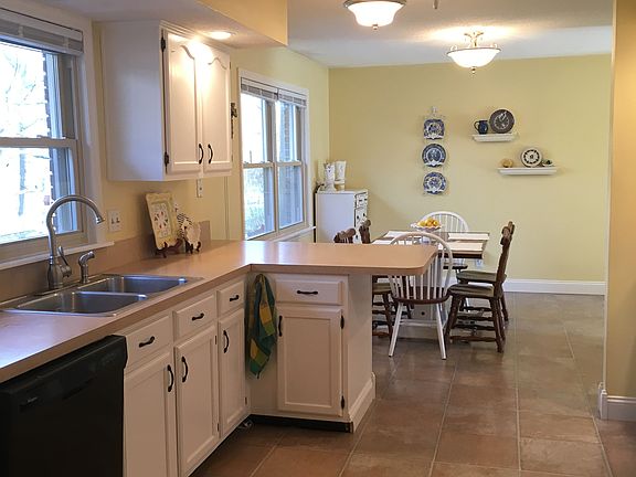 Kitchen (Range on right)