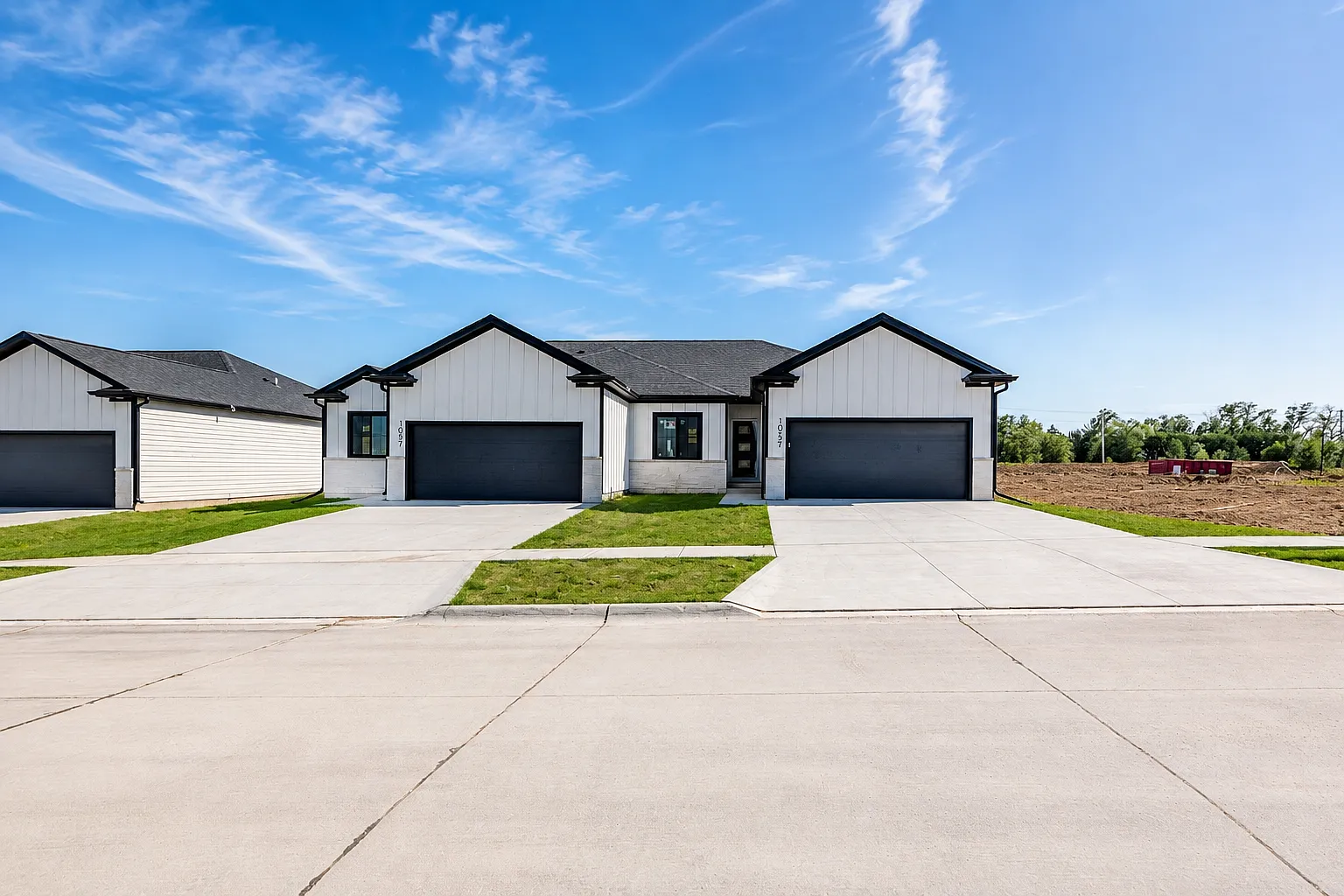 3 bed, 2005 sqft, $2,695 — Photo 1
