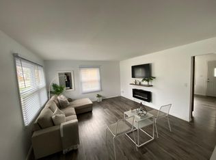 1129 Summit Ave, Waukesha, WI 53188