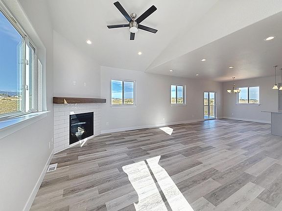 4th image of 146 White Tail Ct