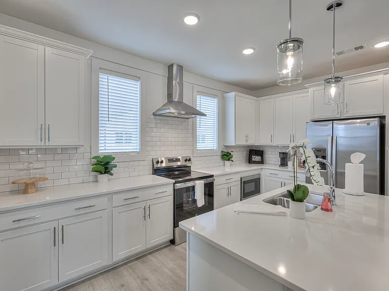 1589 Residences — Photo 53