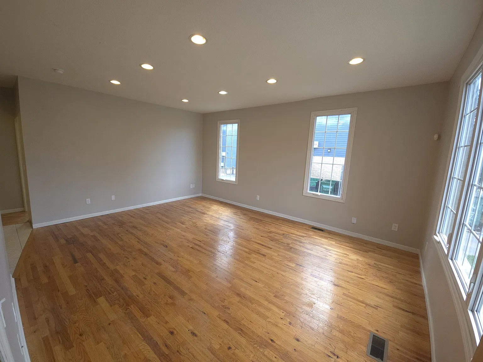 3 bed, 1200 sqft, $1,950 — Photo 3