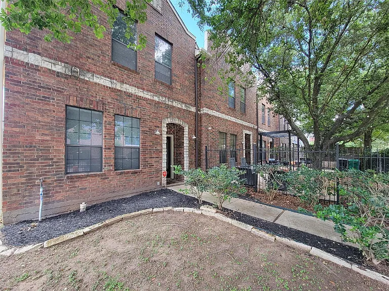 1414 Emancipation Ave — Photo 2