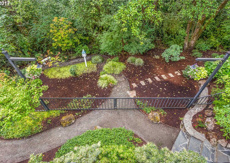 2nd image of 2676 Beacon Hill Dr