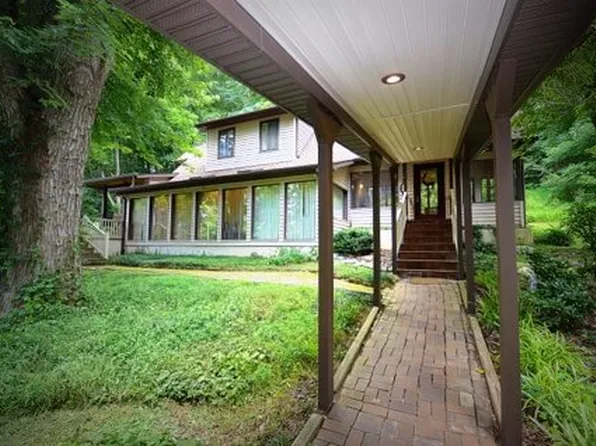 411 Greenbrook Cir, Unicoi, TN 37692