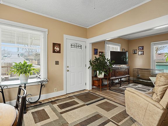 5th image of 1117 E 9th St