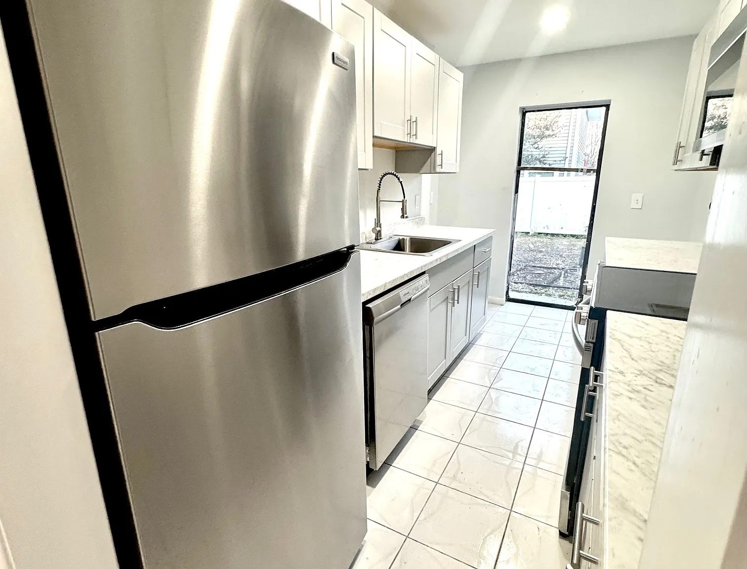 2 bed, 841 sqft, $1,700 — Photo 3