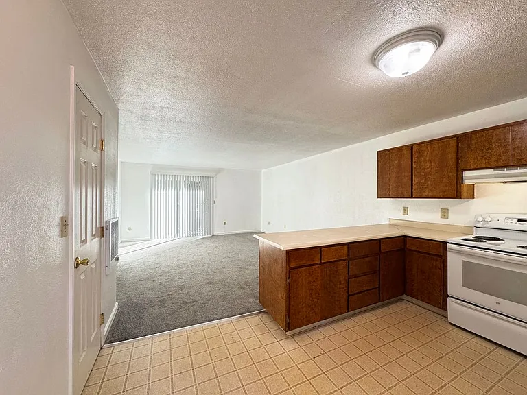2148 Primrose Dr #4 — Photo 7