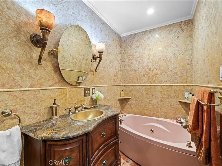 1228 N La Cienega Blvd #203 — Photo 31
