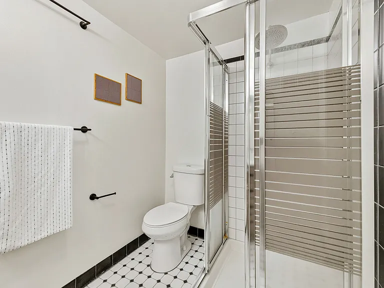 866 Alma Pl — Photo 16