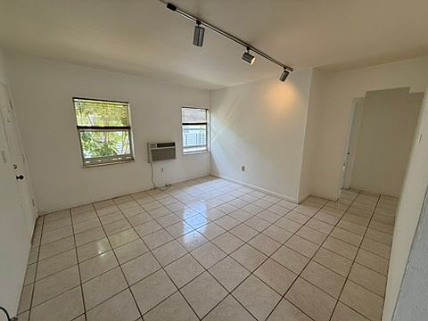 3rd image of 518 Santander Ave APT 3