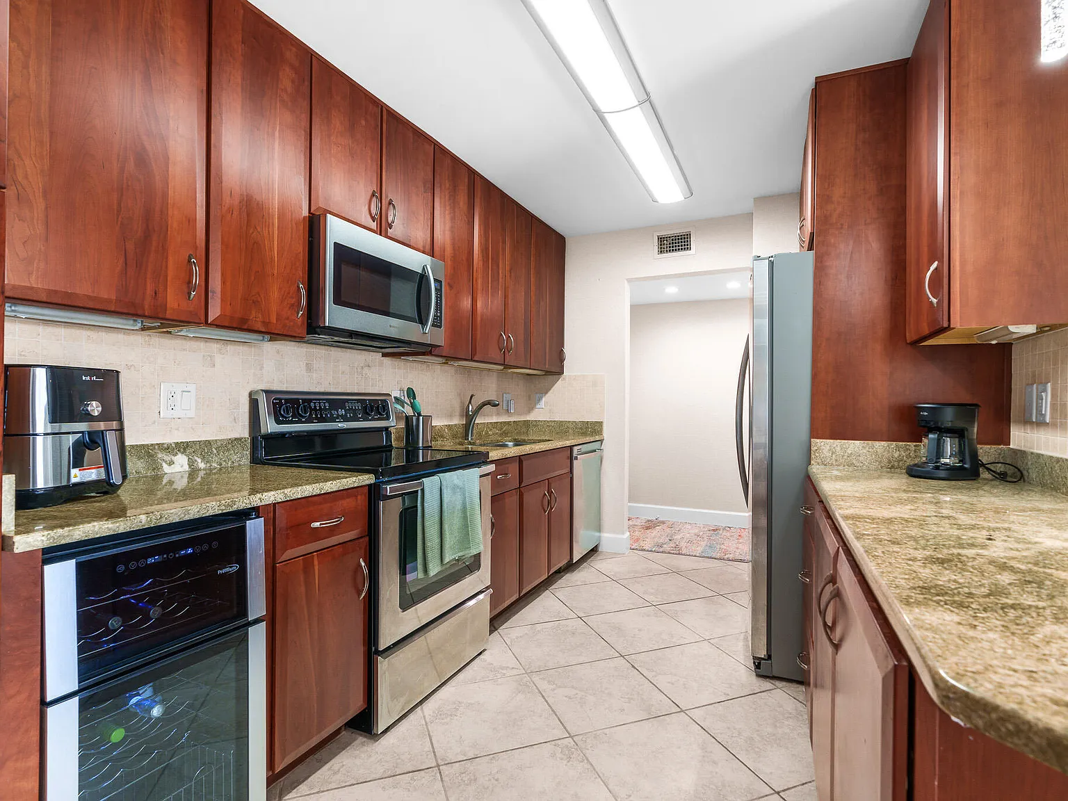 2 bed, 2.0 bath, 1093 sqft, $3,000 — Photo 3