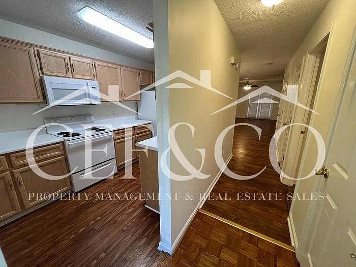 61 Sweetbriar Ln — Photo 2