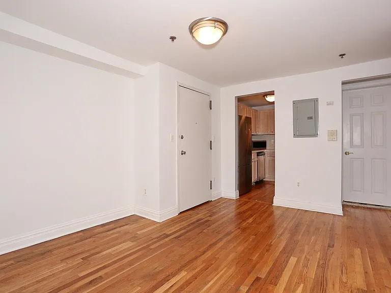 461 4th St #1W — Photo 6