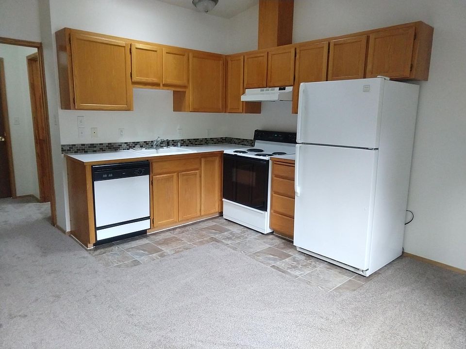 1st image of 103 NW Dogwood St #103