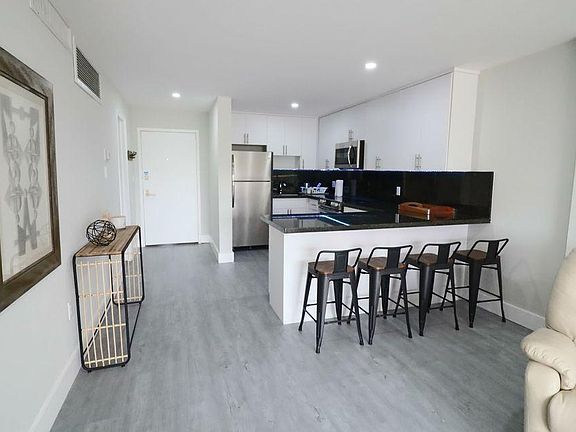 5th image of 1650 NE 115th St APT 404