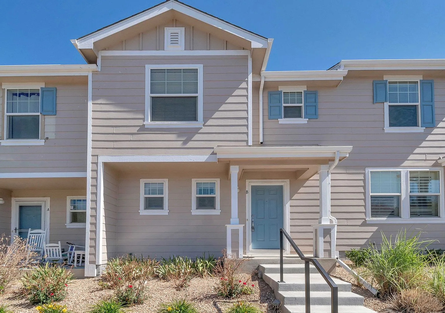 Green Valley Ranch 3BR Gem | Walk-In Closet | Washer/Dryer | Reserved Parking — Photo 1