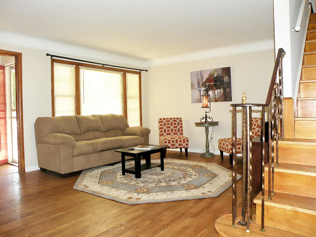 4 Bed- 3 Full Bath Cape Cod for Rent! — Photo 3