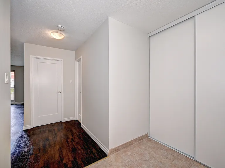 270 Waterloo Ave — Photo 7