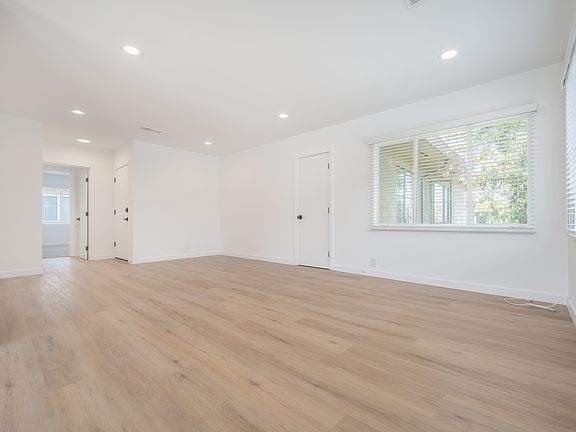2nd image of 3201 S Barrington Ave #2F