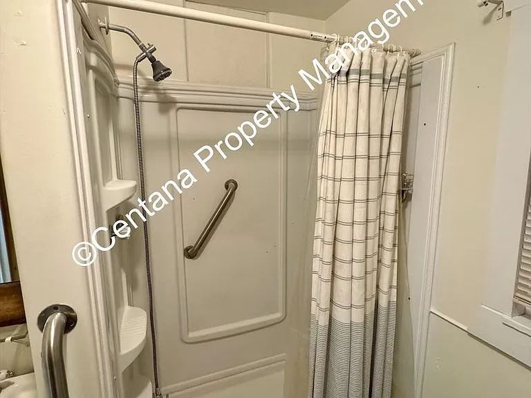 611 N Main St — Photo 5