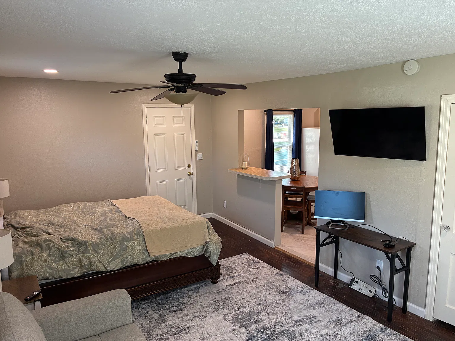 Studio, 600 sqft, $2,395 — Photo 3