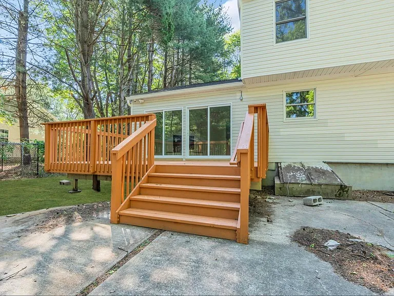 633 Eltone Rd — Photo 48