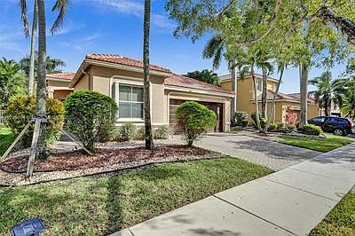 3rd image of 1028 Silktree Ln