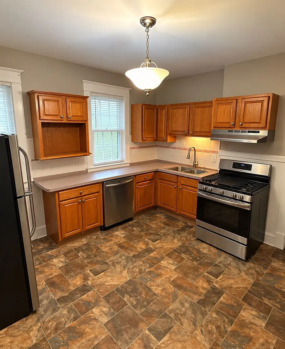 3 bed, 1300 sqft, $1,700 — Photo 1