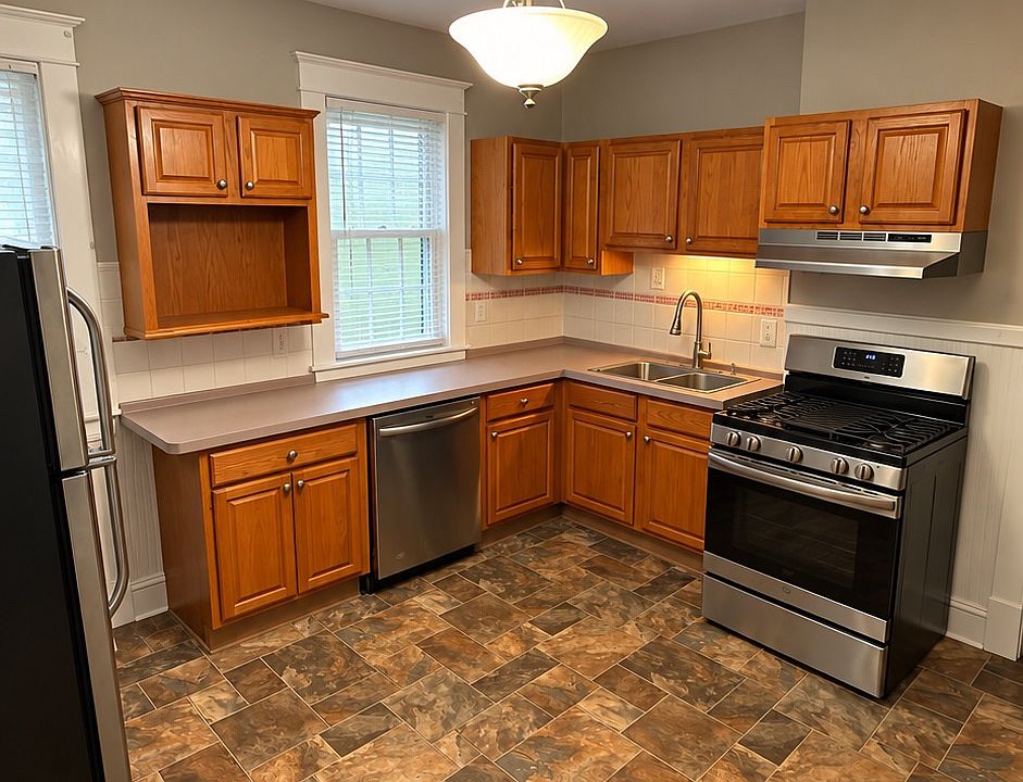 1st image of 140 Homestead Ave #1