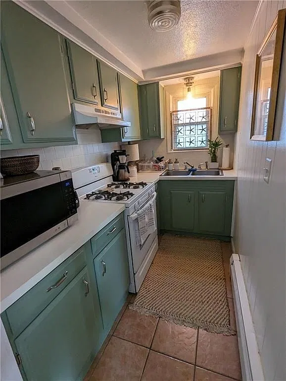 3 bed, 1.0 bath, 1000 sqft, $2,100 — Photo 3