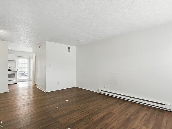 3rd image of 3343 Ashley Ln
