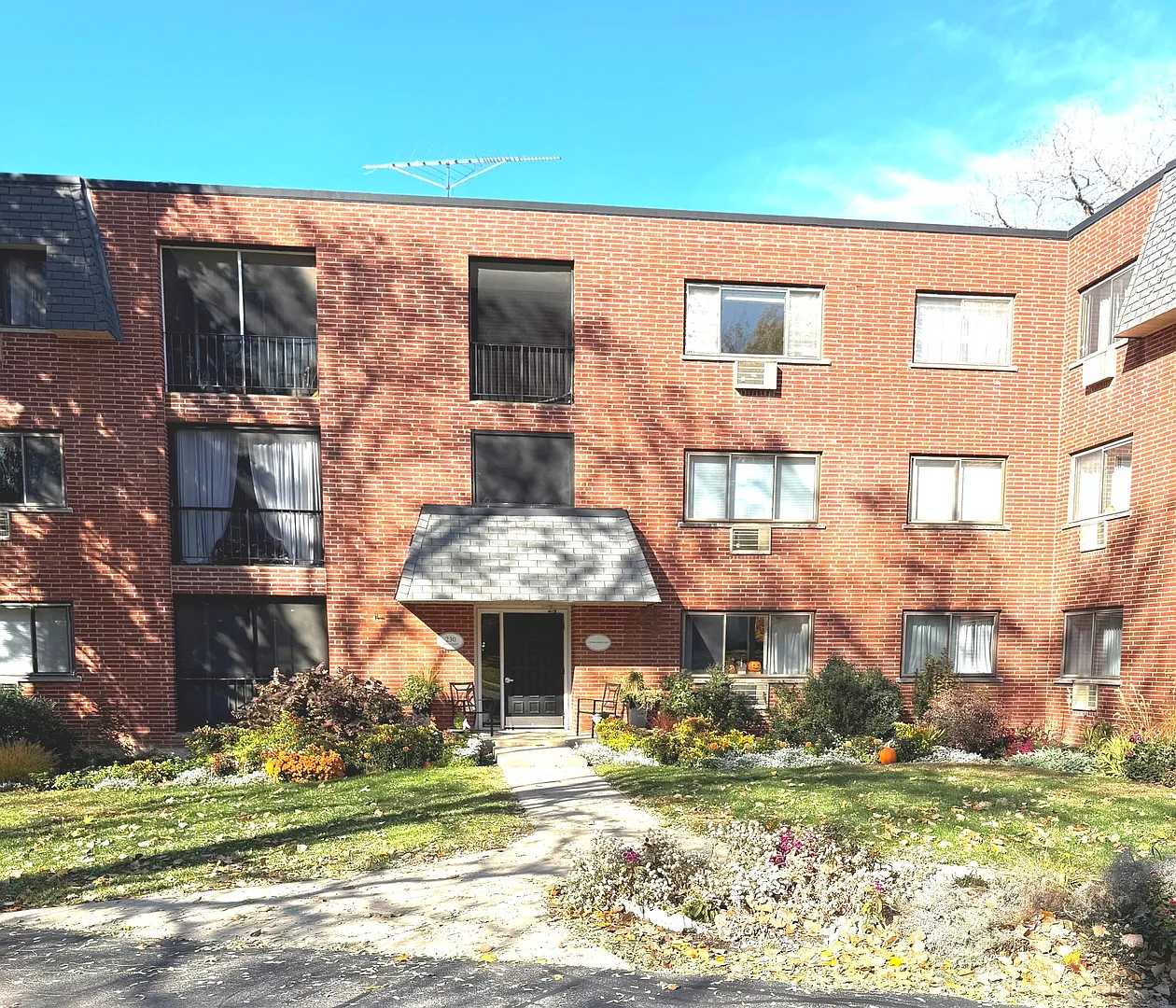 230 Duane St APT 3A photo 1