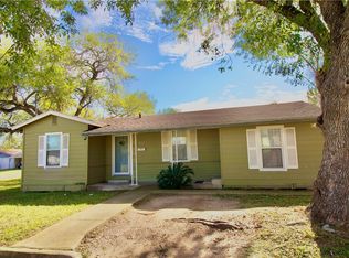 808 E Lott St, Beeville, TX 78102