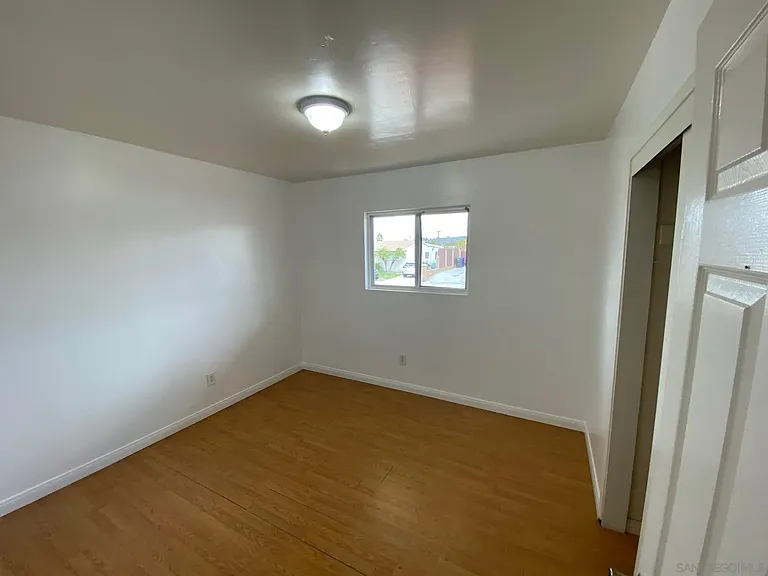 864 Glencoe Dr — Photo 9