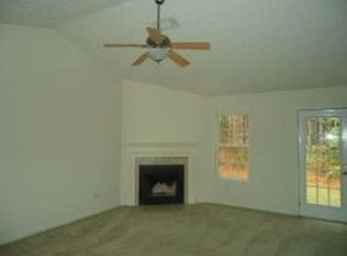 385 Pinewood Dr, Gay, GA 30218