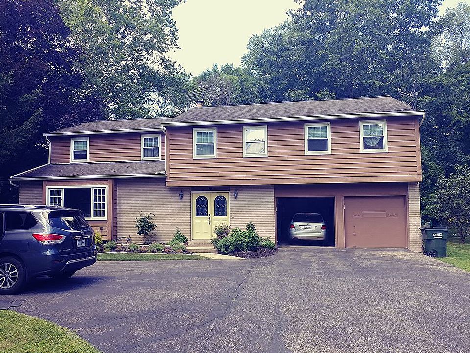1st image of 68 Carriage Stone Dr