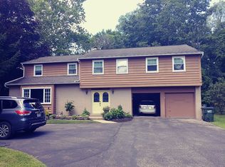 68 Carriage Stone Dr, Chagrin Falls, OH