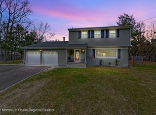 3 Windsor Dr, Eatontown, NJ 07724