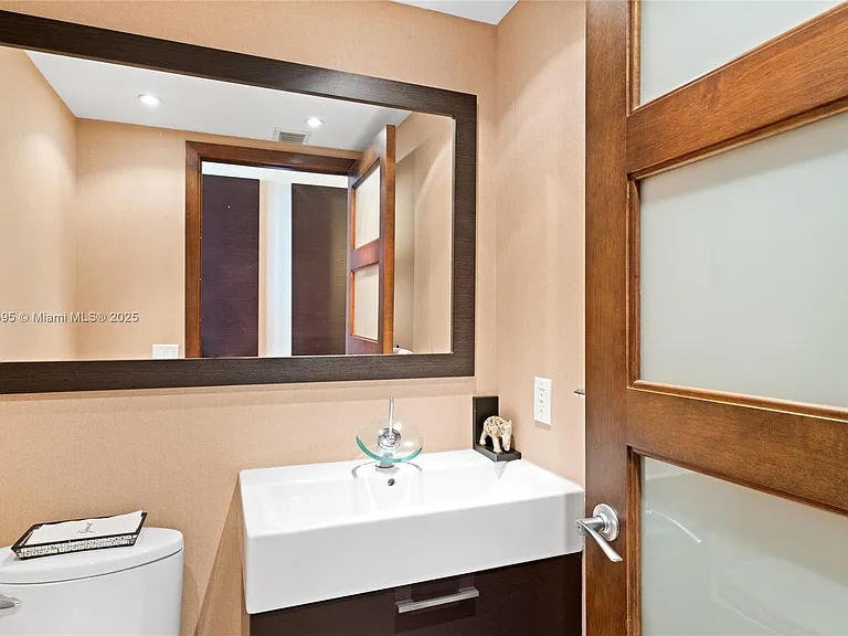 5875 Collins Ave #1902 — Photo 37