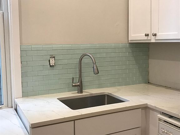 3rd image of 1432 W Barry Ave APT 1