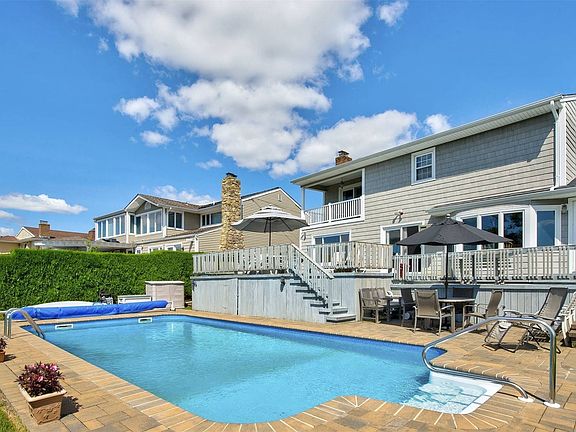 4th image of 284 Bayview Ave