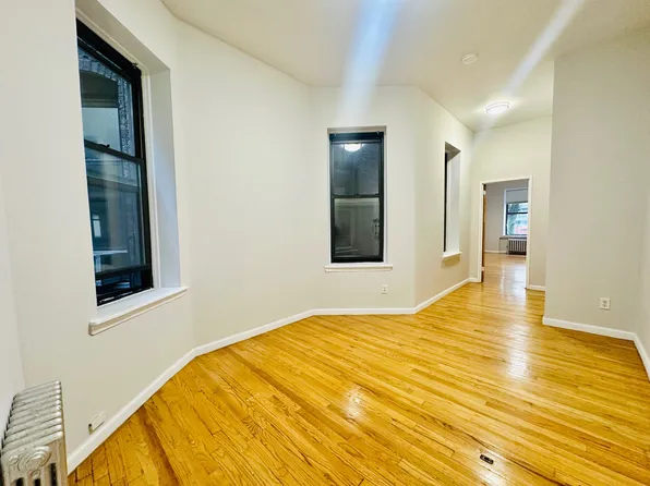 230 West 24th Street image 1 of 7